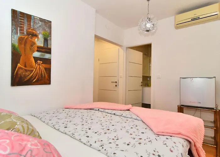 Apartments And Rooms Anika