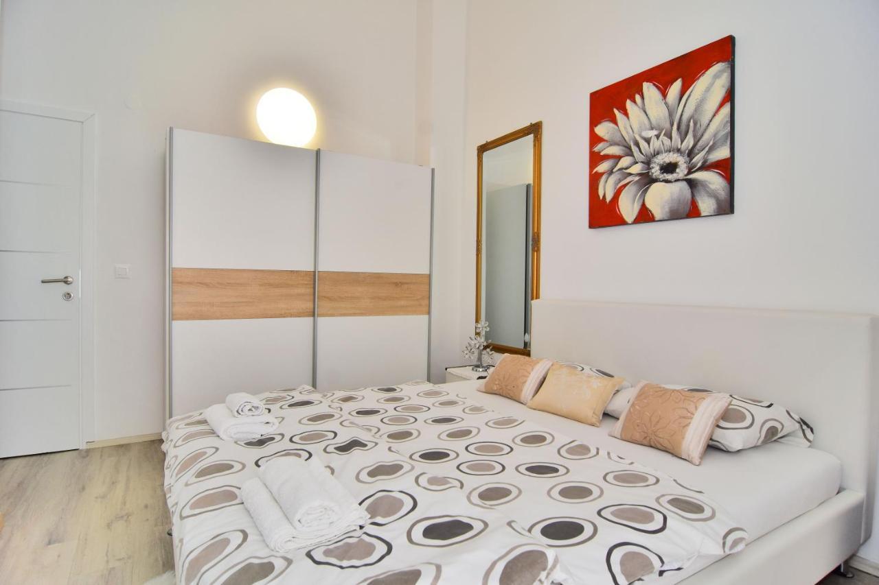 B&B And Anika Zadar